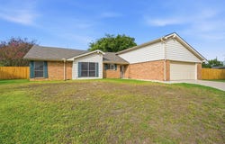2110 Oak Creek Circle, Sherman, TX 75092