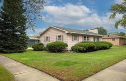 802 11th Ave NW, Waverly, IA 50677