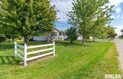 101 E JAMES Street, Yates City, IL 61572