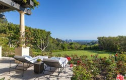 1672 Waynecrest Dr, Beverly Hills, CA 90210
