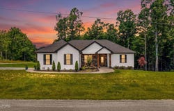 738 Toomey Falls Rd, Oneida, TN 37841