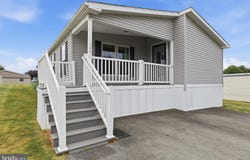 124 LISA Circle, YORK, PA 17406