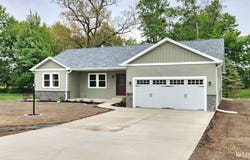 11102 N Dogleg Dr E, Syracuse, IN 46567