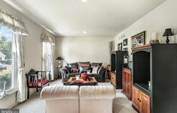 12 GLOUCESTER Court, NEWARK, DE 19702