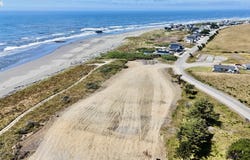900 Old Coast Rd, GoldBeach, OR 97444