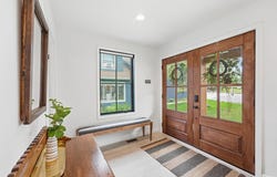 519 E Lake View Road, Syracuse, IN 46567-9437
