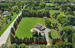 S31W30099 Sunset Dr, Waukesha, WI 53189