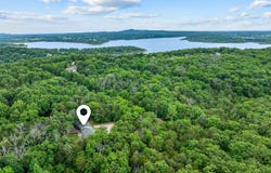 845 Alyeska Point Road, Lampe, MO 65681