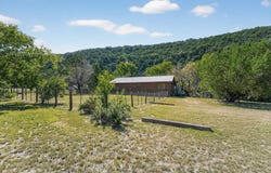 648 Bluff Creek Rd, Leakey, TX 78873