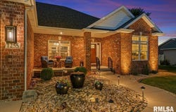 1255 Red Bud Run, Sherman, IL 62684
