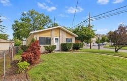 1069 Urbancrest Drive, Troy, MI 48083