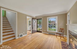 1242 Roslyn Road, Grosse Pointe Woods, MI 48236