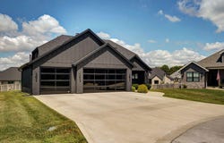 1527 N Edgemont Circle, Springfield, MO 65802