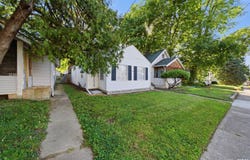 1218 E FORREST HILL Avenue, Peoria, IL 61603