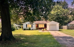 917 N State, Flora, IL 62839