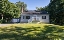 27 New York Road, Montville, CT 06370