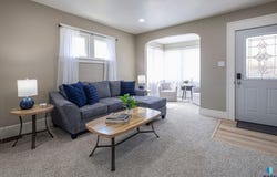 902 S Menlo Ave, Sioux Falls, SD 57104