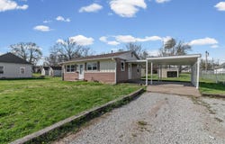 509 E 2nd St, Cameron, MO 64429