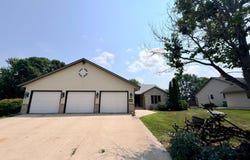 141 Fairlawn Avenue E, Winsted, MN 55395