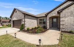 33 Cimarron Cir, Cabot, AR 72023