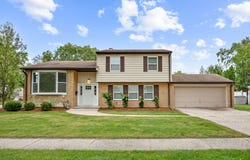 1505 E Michele Drive, Palatine, IL 60074
