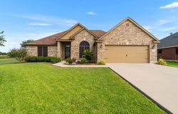 104 Madison Ln, Thrall, TX 76578