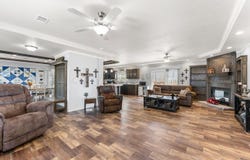 300 10th Street, Claude, TX 79019