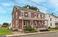 125 E CHESTNUT Street, BECHTELSVILLE, PA 19505