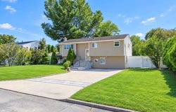 16 Berkeley Avenue, Selden, NY 11784