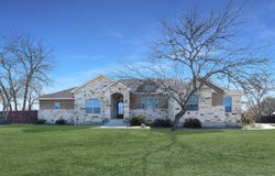 105 Bobby Lynn, Adkins, TX 78101