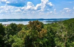 290 Eagle Crest, Hollister, MO 65672