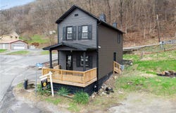 330 Braeburn Rd, Lower Burrell, PA 15068