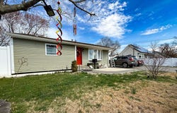 13 E Walnut Street, Central Islip, NY 11722