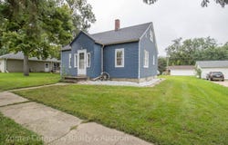 1326 3rd St., Hull, IA 51239