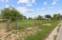 N Windy Knoll, Devine, TX 78016