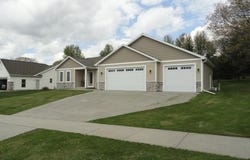 525 Eagle Ridge Ln, Portage, WI 53901