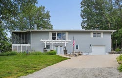 181 Center Point Dr, Montezuma, IA 50171