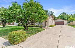 205 Deer Head Lane, Springfield, IL 62704-5211