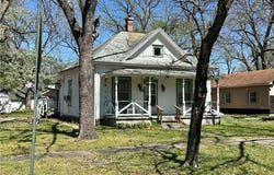 111 W 7th Street, Pleasanton, KS 66075