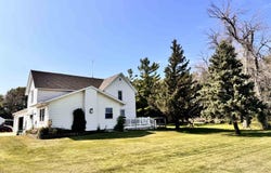 2881 Silver Ave, Sanborn, IA 51248