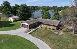 105 Flower Dr., Albion, IL 62806