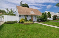 138 Southberry Lane, Levittown, NY 11756
