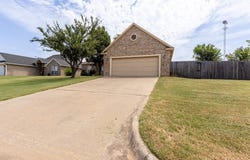 2318 Tailwind Drive, Purcell, OK 73080