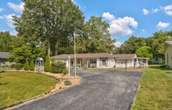 1908 S Holland Avenue, Springfield, MO 65807