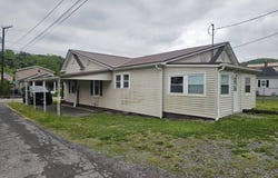 419 Kents Ridge Rd, Richlands, VA 24641