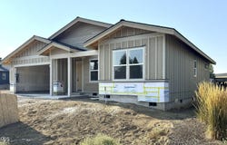 351 E Diamond Peak Avenue, Sisters, OR 97759