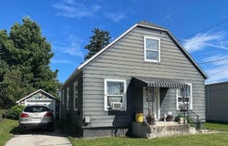 204 Iowa Ave, Decorah, IA 52101