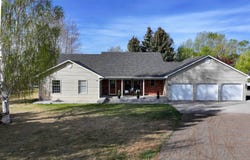 6659 Riverview Rd, Riverton, WY 82501