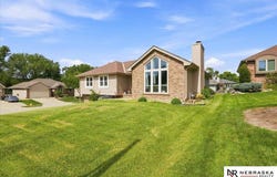 9120 DREXEL Circle, Omaha, NE 68127