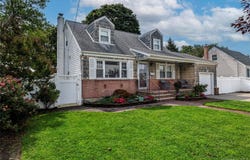 296 Heathcote Road, Lindenhurst, NY 11757